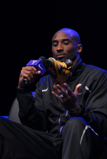 美加墨世界杯抽签出炉，三东道主获上上签，引发争议，詹俊点评小组赛看点。（北美世界杯抽签揭晓：三东道主签运爆表引热议，詹俊解读小组赛看点）