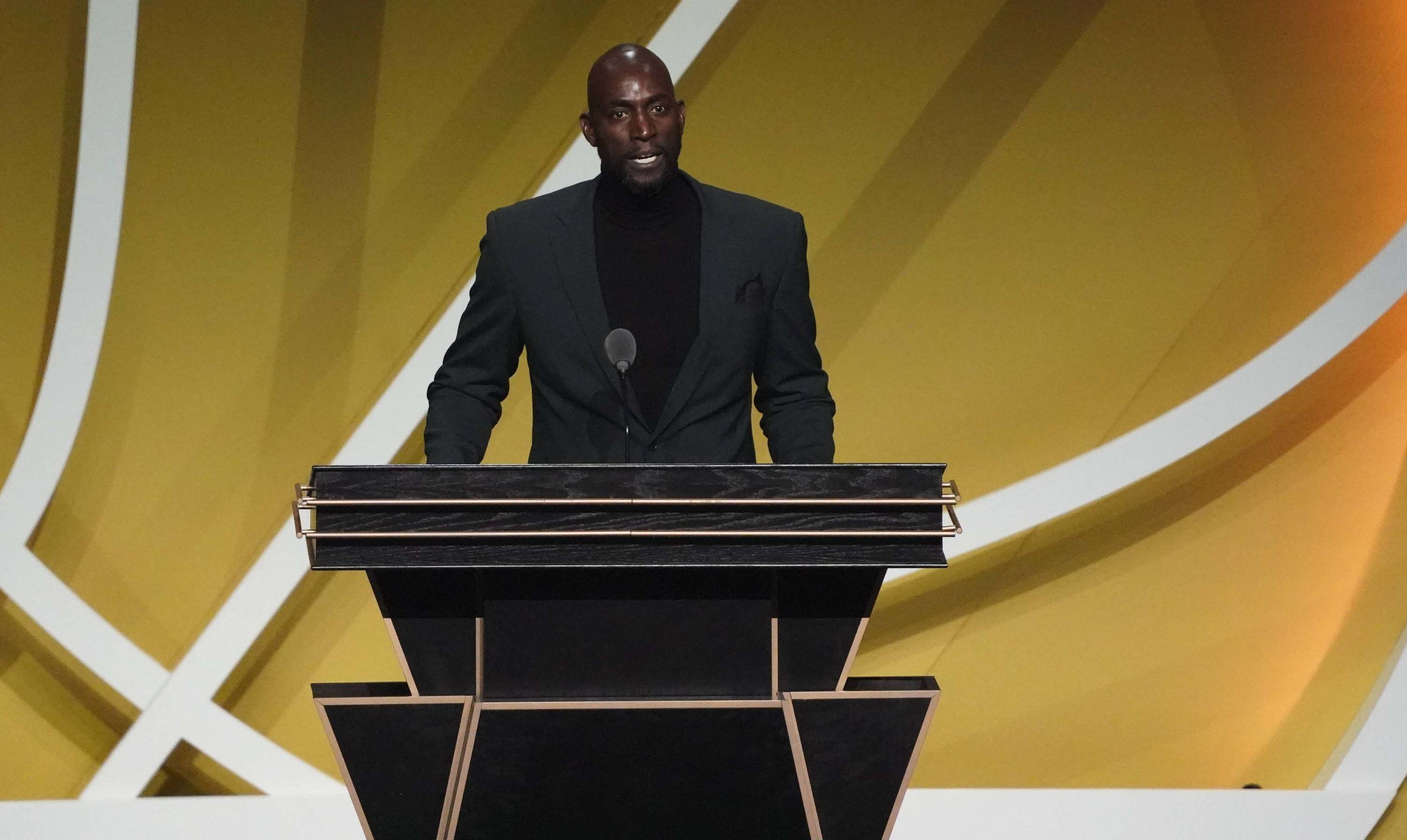 亚特兰大2-0佛罗伦萨，奥迪隆破僵，卢克曼建功（亚特兰大2比0击退佛罗伦萨：奥迪隆先拔头筹，卢克曼锁定胜局）