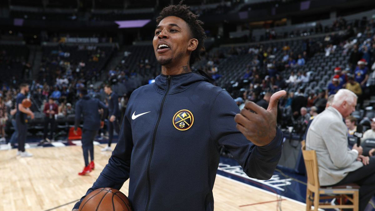 球迷举横幅感谢队长（球迷打出横幅致谢队长）