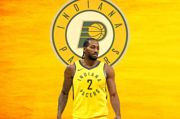 TA：阿莫林会坚持三后卫阵型，他认为这可以带领曼联重夺奖杯（TA：阿莫林将延续三中卫体系，坚信此举能助曼联再捧冠军）