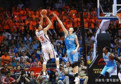 国米阿切尔比第30分钟伤退（国米阿切尔比30分钟因伤退场）