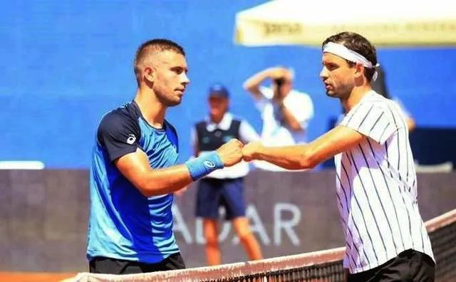 披露了一个 披露了一个